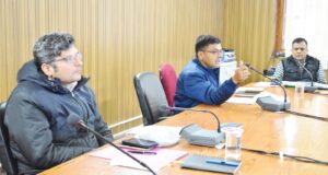 जिलाधिकारी की अध्यक्षता में हुई जिला पंचायत की समीक्षा बैठक