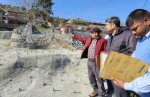 जिलाधिकारी ने हल्दापानी भूस्खलन क्षेत्र के सुधारीकरण कार्य का किया स्थलीय निरीक्षण