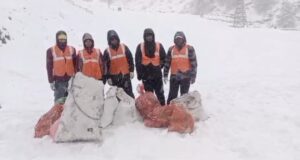 “ग्रीन ट्रेल टीम” की अभिनव पहल, कई टन प्लास्टिक उठाकर ग्रीन औली का दिया सन्देश