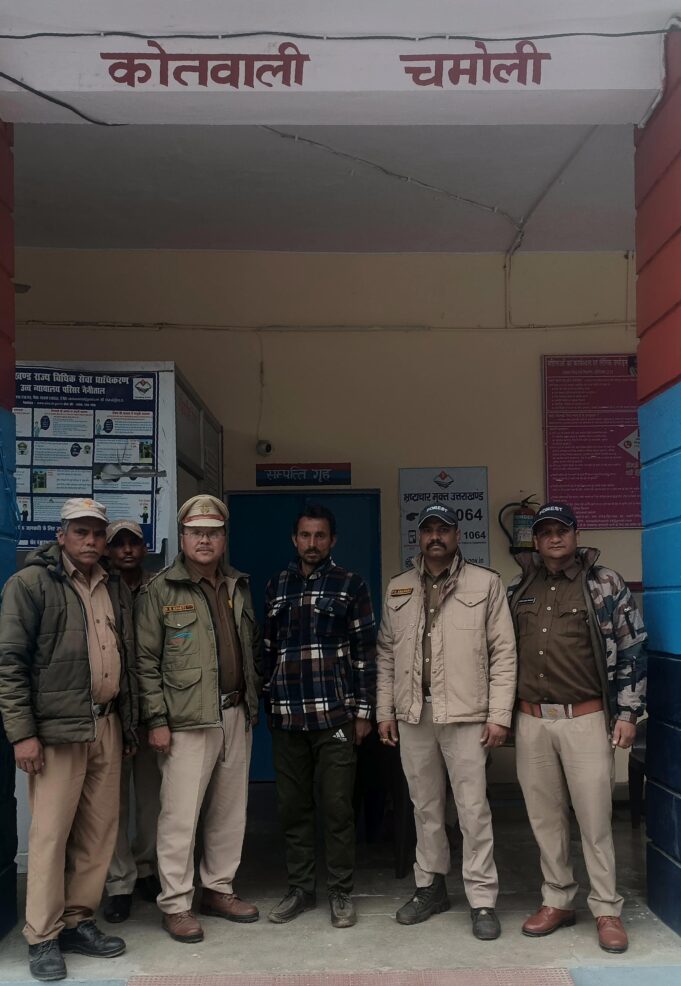 वनकर्मियों ने जंगल मे आग लगाने वाला दबोचा, मुकदमा किया दर्ज