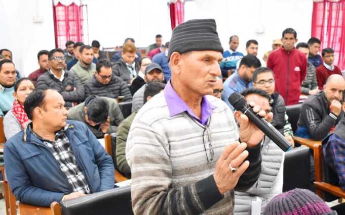 तहसील दिवस पर छाए रहे बिजली पानी के मुद्दे ,डीएम ने लापरवाह अधिकारियों को लगाई फटकार