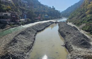राली नगर की सुरक्षा को लेकर पिंडर नदी में रिवर ड्रेजिंग के कार्य हुए शुरु