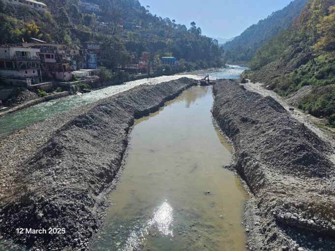 राली नगर की सुरक्षा को लेकर पिंडर नदी में रिवर ड्रेजिंग के कार्य हुए शुरु