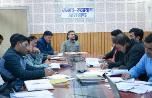 सड़क दुर्घटनाओं की रोजाना करें समीक्षा, तत्काल जांच कर घायलों को दी जाए आर्थिक सहायता: जिलाधिकारी