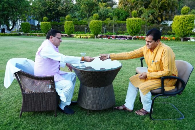 शियासत:भारी जन दबाब के बीच मंत्री ने दिया स्तीफा