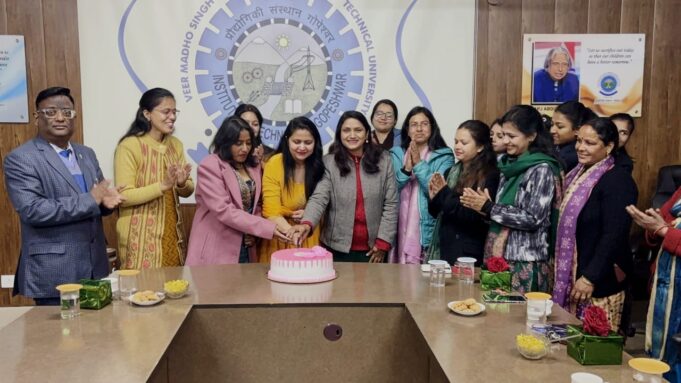 महिला दिवस निबन्ध,पोस्टर प्रतियोगिता का किया आयोजन,किया गया आयोजन, बीना प्रतीक्षा रही प्रथम