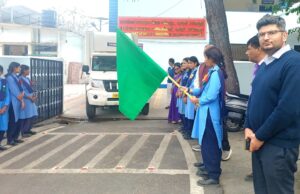 डीएम चमोली ने लैब ऑन व्हील मोबाइल साइंस लेब परियोजना को हरी झंडी देकर किया रवाना
