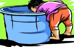 घर में खेल रही डेढ़ साल की बच्ची की पानी की बाल्टी में डूब कर हुई दर्दनाक मौत