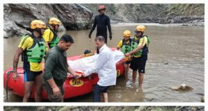 अलकनंदा में गिरी थार, 5की मौत