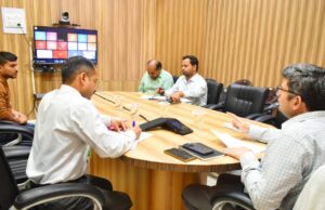मानसून सीजन की तैयारियों को लेकर जिलाधिकारी संदीप तिवारी ने ली बैठक