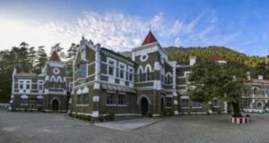 नैनीताल में नाबालिग दुष्कर्म मामला-तोड़फोड़ और ध्वस्तीकरण आदेश पर हाइकोर्ट ने कहा उनके उठने से पहले एसएसपी नैनीताल और अधिशासी अधिकारी मामले में करें जवाब पेश