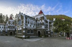 नैनीताल में नाबालिग दुष्कर्म मामला-तोड़फोड़ और ध्वस्तीकरण आदेश पर हाइकोर्ट ने कहा उनके उठने से पहले एसएसपी नैनीताल और अधिशासी अधिकारी मामले में करें जवाब पेश