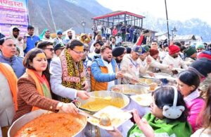 आस्था: खुल गए बाबा केदार के कपाट, मुख्यमंत्री सहित हजारों भक्त बने इस पल के साक्षी