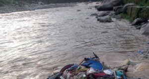 बारिस का कहर, दर्जनों दोपहिया वाहन आये चपेट में