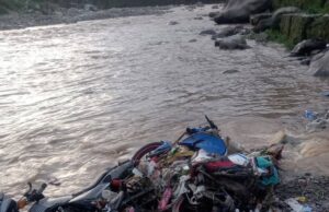 बारिस का कहर, दर्जनों दोपहिया वाहन आये चपेट में