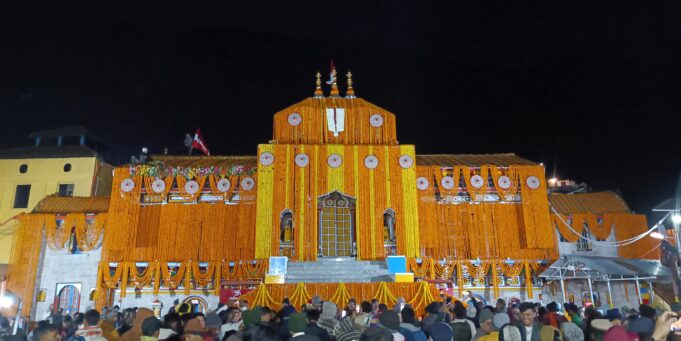 भगवान बद्रीविशाल के कपाट खुलने की तैयारियां पूरी, कल 6 बजे खुलेंगे कपाट
