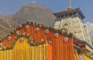 केदारनाथ धाम में नाच गाना करके पवित्रता भंग करने वालों पर हुआ अभियोग पंजीकृत कपाट खुलने के पूर्व की है वीडियो