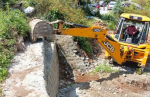 उप जिलाधिकारी चमोली के निर्देशों के क्रम में वन पंचायत की 5.0 नाली भूमि को कराया गया खाली।