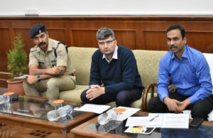 अपर सचिव विजय कुमार जोगदण्डे ने अन्तर्राष्ट्रीय योग दिवस मनाये जाने से पूर्व लिया व्यवस्थाओं का जायेजा