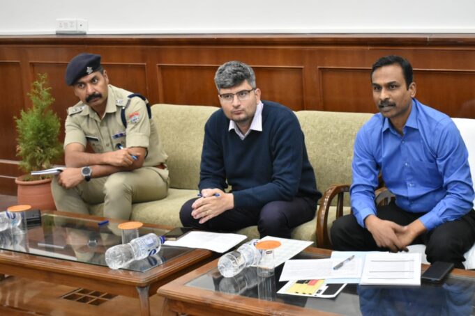 अपर सचिव विजय कुमार जोगदण्डे ने अन्तर्राष्ट्रीय योग दिवस मनाये जाने से पूर्व लिया व्यवस्थाओं का जायेजा