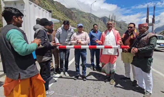बद्रीनाथ के देव दर्शनी में तीर्थयात्रियों को जाम से मिलेगी निजात