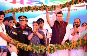 मुख्यमंत्री पुष्कर सिंह धामी ने आज थराली के चेपड़ों गांव में अशोक चक्र विजेता शहीद भवानी दत्त जोशी की स्मृति में शौर्य महोत्सव में किया प्रतिभाग