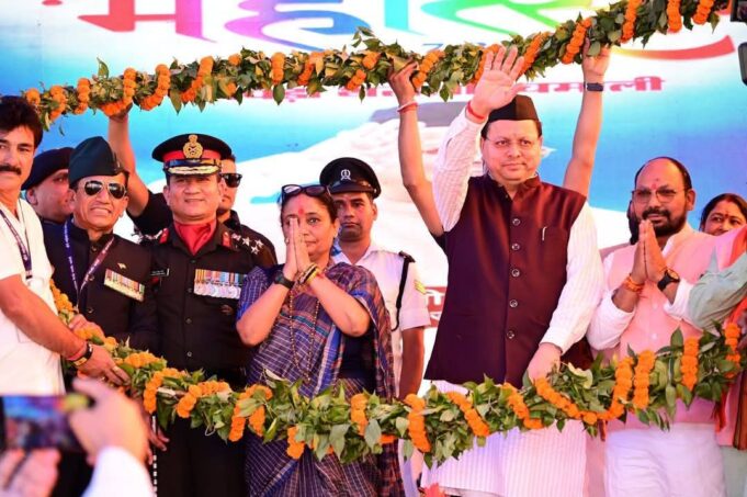 मुख्यमंत्री पुष्कर सिंह धामी ने आज थराली के चेपड़ों गांव में अशोक चक्र विजेता शहीद भवानी दत्त जोशी की स्मृति में शौर्य महोत्सव में किया प्रतिभाग