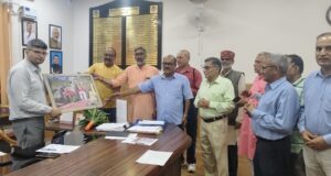 आदर्श ग्राम मैठाणा में मेडिकल कॉलेज हेतु भूमि का प्रस्ताव लेकर पहुचे ग्रामीण