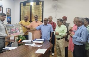 आदर्श ग्राम मैठाणा में मेडिकल कॉलेज हेतु भूमि का प्रस्ताव लेकर पहुचे ग्रामीण