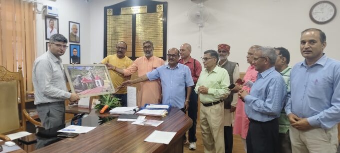 आदर्श ग्राम मैठाणा में मेडिकल कॉलेज हेतु भूमि का प्रस्ताव लेकर पहुचे ग्रामीण