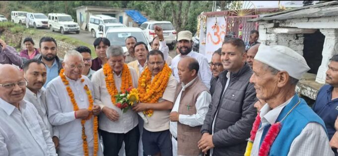 भाजपा छोड़ कांग्रेस में शामिल हुए भाजपा नेता के जनसंपर्क अधिकारी सुरेश भट्ट