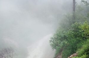 घुड़साल गदेरा उफान पर, कमेडा तोक में लगातार भूस्खलन से लोग दहशत में