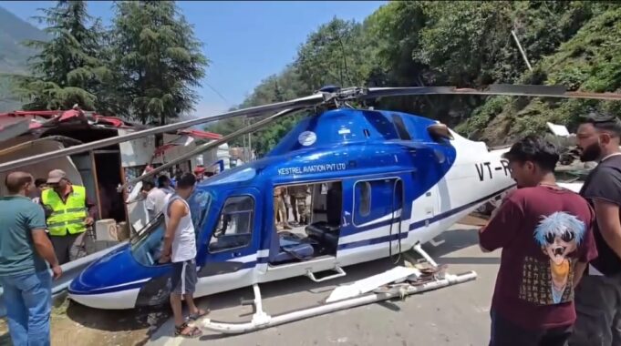 यात्रियों को केदारनाथ ले जा रहा हेलीकाप्टर दुर्घटना ग्रस्त, सभी सुरक्षित,