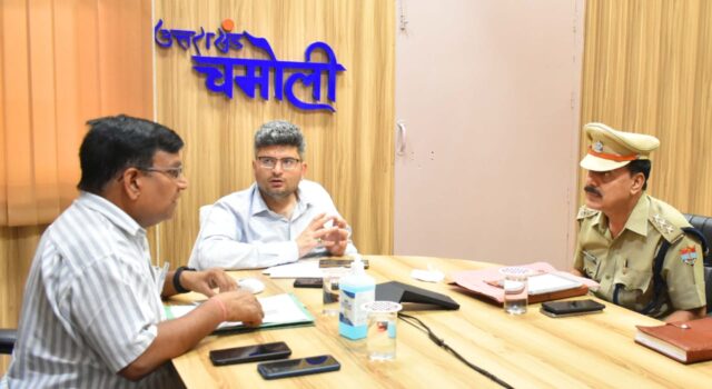 जिलाधिकारी संदीप तिवारी ने गरीब कैदियों के लिए चलायी जा रही योजना की समीक्षा की