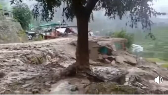 आपदा का कहर- पौड़ी थैलीसैंण के बकरोड़ा गांव में 5 मजदूर बहे।