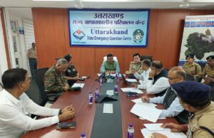 मुख्य सचिव आनंद बर्द्धन ने धराली में संचालित राहत और बचाव कार्यों की समीक्षा बैठक ली