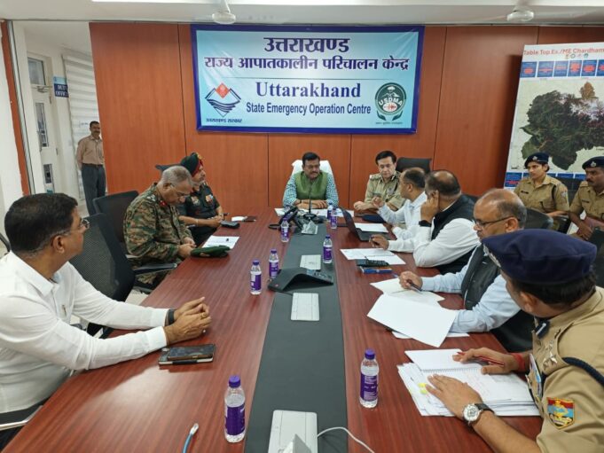 मुख्य सचिव आनंद बर्द्धन ने धराली में संचालित राहत और बचाव कार्यों की समीक्षा बैठक ली