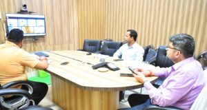 जिलाधिकारी की सकारात्मक वार्ता,कहा जनभावनाओं का होगा सम्मान