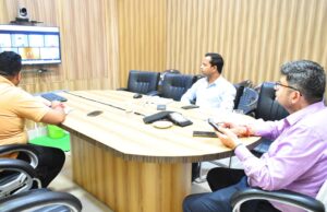 जिलाधिकारी की सकारात्मक वार्ता,कहा जनभावनाओं का होगा सम्मान