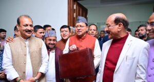 चमोली भराङीसैण (गैरसैण) में आयोजित विधानसभा सत्र में प्रस्तुत किये गये अनुपूरक बजट के संबंध में मीडिया से वार्ता करते हुए मुख्यमंत्री पुष्कर सिंह धामी ने कहा कि 5315 करोड़ रुपये का यह अनुपूरक बजट प्रधानमंत्री श्री नरेन्द्र मोदी जी के ‘सबका साथ, सबका विकास, सबका विश्वास और सबका प्रयास’ के मंत्र को आत्मसात करते हुए तैयार किया गया है। यह बजट केवल आंकड़ों का दस्तावेज़ नहीं, बल्कि सतत विकास, समावेशी विकास, नवाचार और आर्थिक सुदृढ़ता की दिशा में हमारा संकल्प है।