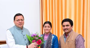 सारकोट गांव के ग्राम प्रधान ने मुख्य मंत्री से क़ी भेंट