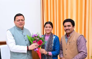 सारकोट गांव के ग्राम प्रधान ने मुख्य मंत्री से क़ी भेंट