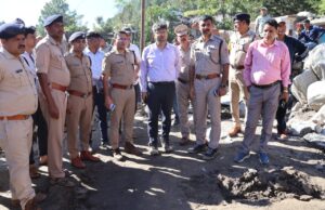 जिलाधिकारी ने आपदा प्रबंधन तंत्र को अलर्ट मोड पर रहने के दिए निर्देश