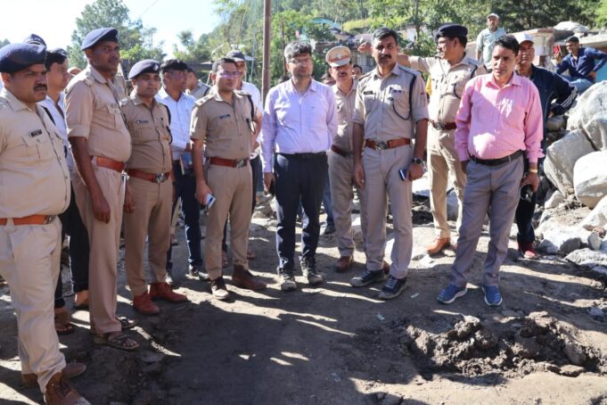 जिलाधिकारी ने आपदा प्रबंधन तंत्र को अलर्ट मोड पर रहने के दिए निर्देश