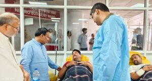 स्वास्थ्य मंत्री डॉ धन सिंह रावत ने जाना थराली आपदा के घायलों का हालचाल