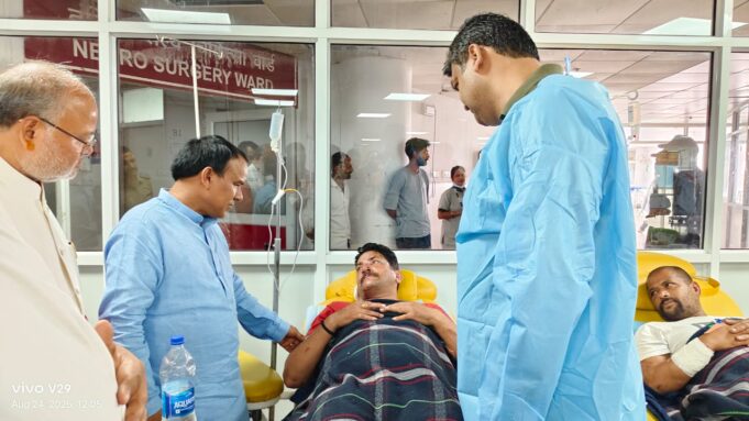 स्वास्थ्य मंत्री डॉ धन सिंह रावत ने जाना थराली आपदा के घायलों का हालचाल