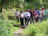 चमोली के थराली में आपदा राहत कार्यों का आज जिलाधिकारी संदीप तिवारी व पुलिस अधीक्षक सर्वेश पंवार ने स्थलीय निरीक्षण किया। इस दौरान उन्होंने राडीबगड़, कोटडीप और हॉस्पिटल मोहल्ले का जायजा लिया। यहां उन्होंने पहाड़ी पर अटके बड़ी चट्टानों के निस्तारण के लिए सिंचाई विभाग, भूगर्भ विभाग, पीएमजीएसवाई और लोक निर्माण विभाग के अधिकारियों को संयुक्त निरीक्षण कर वास्तविक स्थिति का आंकलन कर कार्रवाई करने के निर्देश दिए।