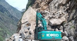 जोशीमठ मलारी सड़क पर आया मलबा, शुक्रवार तक खुलने क़ी उम्मीद