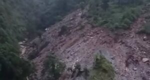 बारिश का कहर, पति पत्नी लापता 15 मवेशी मलबे मे दबे