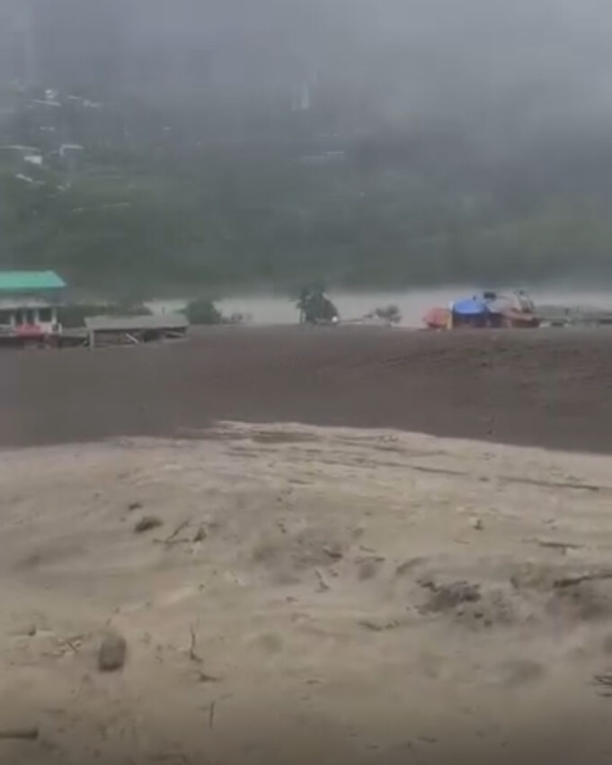 उत्तरकाशी में कहर बनकर टूटा बादल, धराली में तबाही, 4 की मौत, कई लापता